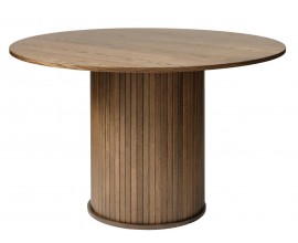 Skandin&aacute;vsk&yacute; seversk&yacute; kulat&yacute; j&iacute;deln&iacute; stůl Bornholm s hladkou vrchn&iacute; deskou a v&aacute;lcovitou nohou s vertik&aacute;ln&iacute;mi lamelami v tmav&eacute;m hněd&eacute;m př&iacute;rodn&iacute;m dubov&eacute;m proveden&iacute;