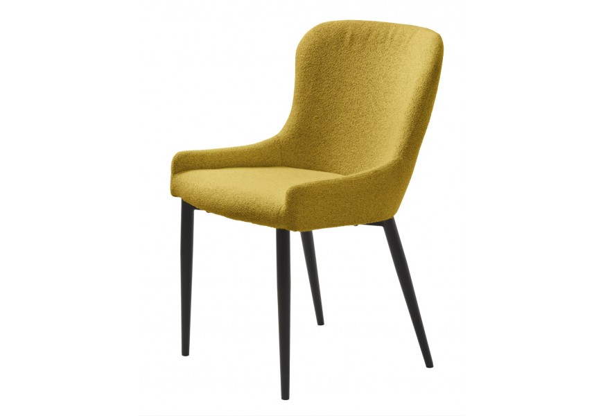 Moderní buklé čalouněná žlutá židle Shariq s elegantní zaoblenou opěrkou a černými válcovými nohami z kovu v černé barvě