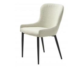 Designov&aacute; bukl&aacute; j&iacute;deln&iacute; židle Shariq s elegantn&iacute; zaoblenou opěrkou v b&iacute;l&yacute;m kr&eacute;mov&yacute;m bukl&eacute; potahem a čern&yacute;mi v&aacute;lcov&yacute;mi nohami z kovu