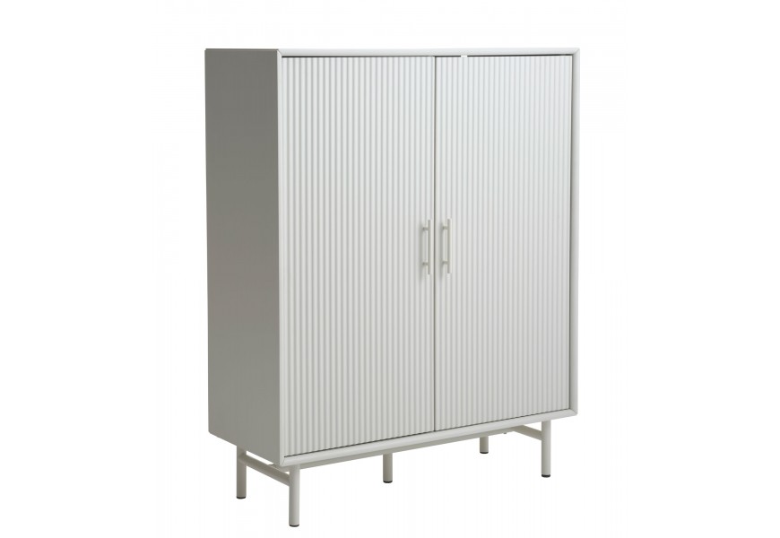 Moderní vysoký příborník Hvidea se dvěma dvířky s drážkovaným vertikálním zdobením na kovových nožičkách ve světlé šedo béžové barvě v odstínu greige