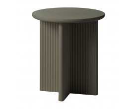 Art deco olivov&yacute; zelen&yacute; př&iacute;ručn&iacute; stolek Hvidea s hladkou kulatou deskou a podstavou se čtyřmi nohama ve tvaru kř&iacute;že s vertik&aacute;ln&iacute;m dr&aacute;žkov&aacute;n&iacute;m