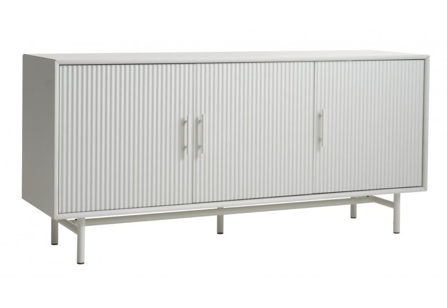 Art deco příborník Hvidea se třemi dvířky s žebrovaným reliéfem s kovovými úchyty a pěti nohama ve světlém šedo béžovém provedení v odstínu greige