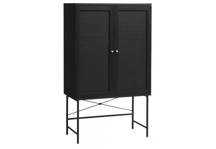Designová moderní dvoudveřová barová skříňka Malmo v černém dubovém provedení as ratanovým výpletem s vídeňským vzorem s kovovou podstavou a kulatými úchyty ve zlaté barvě