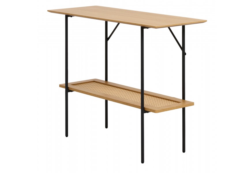 Retro skandinávský konzolový stolek Malmo s obdélníkovou vrchní deskou ve světlém hnědém dubovém dekoru s policí s ratanovým výpletem s vídeňským vzorem s konstrukcí z kovu v černé barvě v industriálním stylu