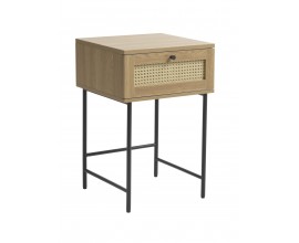 Retro industri&aacute;ln&iacute; př&iacute;ručn&iacute; stolek Malmo ve světl&eacute;m hněd&eacute;m dubov&eacute;m proveden&iacute; se čtvercovou vrchn&iacute; deskou a &uacute;ložn&yacute;m prostorem v podobě z&aacute;suvky s dekorativn&iacute;m v&iacute;deňsk&yacute;m v&yacute;pletem z ratanu v b&eacute;žov&eacute; barvě s podstavou z kovu v čern&eacute; barvě se čtyřmi vysok&yacute;mi nohama