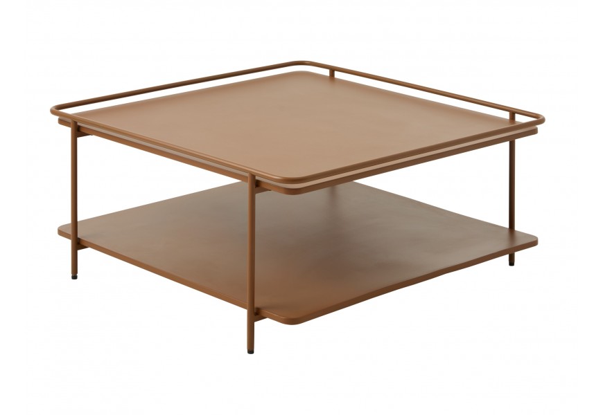 Industriální kovový terakotově hnědý konferenční stolek Koge se čtvercovou deskou s vyvýšeným okrajem a policí se štíhlýma válcovitýma nohama