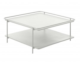 Modern&iacute; konferenčn&iacute; stolek Koge se čtvercovou vrchn&iacute; deskou se z&aacute;bradl&iacute;m a polic&iacute; z kovu v tepl&eacute; světl&eacute; &scaron;ed&eacute; barvě 75 cm