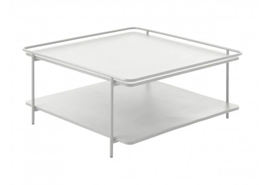 Skandinávský čtvercový konferenční stolek Koge s otevřenou policí a deskou s vyvýšeným okrajem se čtyřmi štíhlýma nohama z kovu ve světlém šedém provedení s teplým podtónem