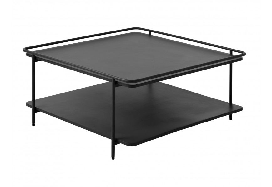 Moderní černý kovový konferenční stolek Koge se čtvercovou vrchní deskou se zvýšeným okrajem a policí se čtyřmi štíhlýma válcovitýma nohama