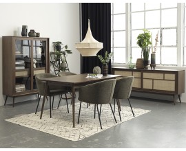 Skandin&aacute;vsk&aacute; seversk&aacute; sestava n&aacute;bytku do j&iacute;delny Aarhus v dubov&eacute;m proveden&iacute; v tmavě hněd&eacute; barvě s b&eacute;žov&yacute;m ratanov&yacute;m v&yacute;pletem s olivově zelen&yacute;mi čalouněn&yacute;mi židlemi s obd&eacute;ln&iacute;kov&yacute;m rozkl&aacute;dac&iacute;m stolem a př&iacute;born&iacute;kem a vitr&iacute;nou s prosklen&yacute;mi dv&iacute;řky