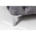 Designov&eacute; chesterfield křeslo Modern Barock v tmavě &scaron;ed&eacute; barvě se sametov&yacute;m potahem a stř&iacute;brn&yacute;mi nožičkami z kovu 120 cm