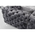 Luxusn&iacute; chesterfield křeslo Modern Barock v tmavě &scaron;ed&eacute; barvě se sametov&yacute;m potahem a stř&iacute;brn&yacute;mi nožičkami z kovu 120 cm