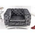 Designov&eacute; chesterfield křeslo Modern Barock v tmavě &scaron;ed&eacute; barvě se sametov&yacute;m potahem a stř&iacute;brn&yacute;mi nožičkami z kovu 120 cm