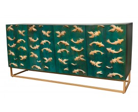 Designov&aacute; orient&aacute;ln&iacute; obd&eacute;ln&iacute;kov&aacute; čtyřdveřov&aacute; glamour barov&aacute; skř&iacute;ňka v tyrkysov&eacute;m odst&iacute;nu z masivn&iacute;ho mangov&eacute;ho dřeva s reli&eacute;fn&iacute;m vzorem ryb na dv&iacute;řk&aacute;ch as obd&eacute;ln&iacute;kovou zlatou kovovou podnož&iacute; bez &uacute;chytek