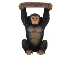 Designov&yacute; kulat&yacute; př&iacute;ručn&iacute; stolek Tierra Glam ve tvaru sed&iacute;c&iacute; opice s horn&iacute; deskou imituj&iacute;c&iacute; průřez kmene stromu 52 cm 