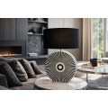 Designov&aacute; art deco stoln&iacute; lampa Celia s podstavou s intarzi&iacute; se vzorem paprsků v čern&eacute; a b&iacute;l&eacute; barvě 62 cm