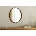 Designov&eacute; modern&iacute; kulat&eacute; n&aacute;stěnn&eacute; zrcadlo Auri s dřevěn&yacute;m r&aacute;mem v ořechov&eacute;m hněd&eacute;m proveden&iacute; 70 cm