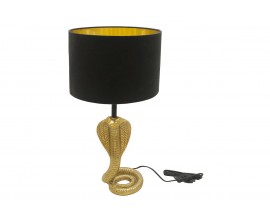 Art deco nočn&iacute; lampa Tierra Glam s kovovou nohou ve zlat&eacute; barvě ve tvaru zvednut&eacute; kobry s rozprostřen&yacute;m l&iacute;mcem a stočen&yacute;m ocasem s čern&yacute;m textiln&iacute;m st&iacute;n&iacute;tkem v&aacute;lcovit&eacute;ho tvaru se zlat&yacute;m vnitřkem