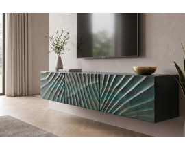 Designov&yacute; masivn&iacute; n&aacute;stěnn&yacute; TV stolek Cumbria se třemi dv&iacute;řky s reli&eacute;fem s motivem vlny v tyrkysov&eacute; barvě 160 cm