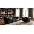 Modern&iacute; luxusn&iacute; ob&yacute;vac&iacute; sestava Chesterfield s klasick&yacute;m n&aacute;dechem v čern&eacute;m kožen&eacute;m proveden&iacute;