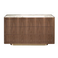 Luxusn&iacute; art deco komoda Vita Naturale se třemi &scaron;upl&iacute;ky v ořechov&eacute; hněd&eacute; barvě s b&iacute;l&yacute;m mramorem a zlat&yacute;m kovem 130 cm
