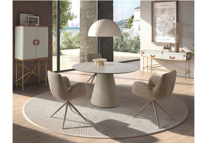 Luxusní designová sestava nábytku do jídelny Forma Moderna s kulatým mramorovým stolem a čalouněnými židlemi v béžové barvě s barovou skříňkou a konzolovým stolkem s šedým potahem a koženými detaily s vintage nádechem