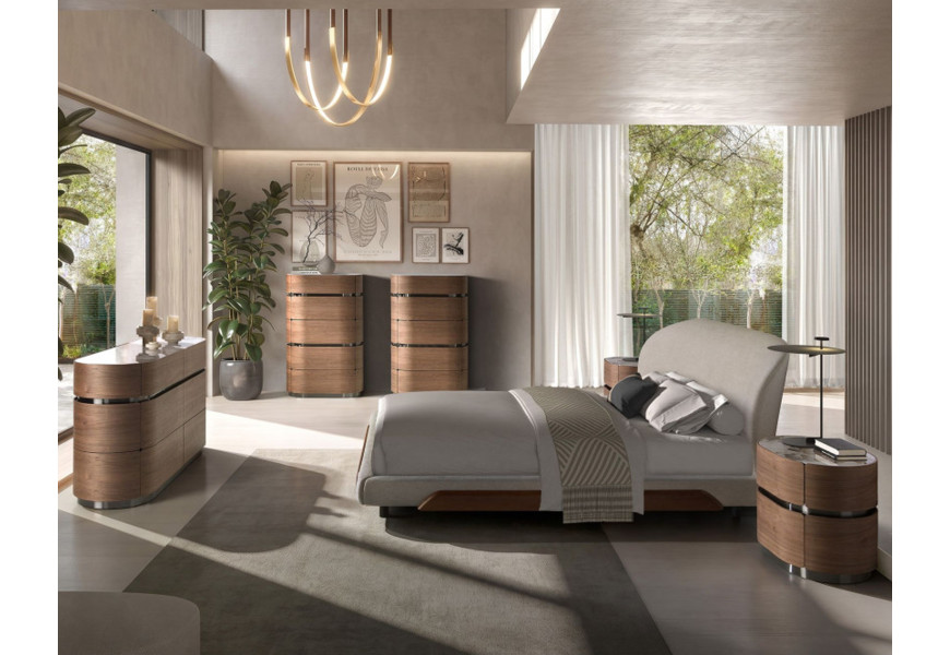 Luxusní designová sestava nábytku do ložnice Vita Naturale s art deco nádechem s čalouněnou manželskou postelí v šedé barvě s vysokou a širokou komodou a nočním stolkem oválného tvaru v ořechovém hnědém provedení s tmavými šedými kovovými detaily s bílými mramorovými deskami