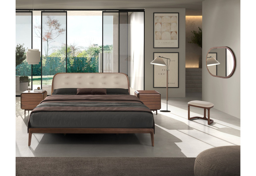 Luxusní designová sestava nábytku do ložnice Vita Naturale z pravé ořechové dýhy v přírodní hnědé barvě s koženým béžovým čalouněným čelem postele a taburetkou s oválným zrcadlem s nočními stolky se šuplíky s tmavými detaily v provedení dřeva wenge