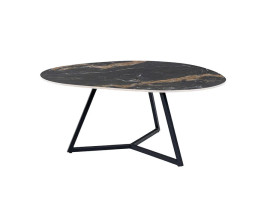 Designov&yacute; čern&yacute; př&iacute;ručn&iacute; stolek Ceramia organick&eacute;ho tvaru s keramickou deskou s hněd&yacute;m mramorov&aacute;n&iacute;m a kovov&yacute;mi nohami 70 cm