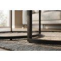 Designov&aacute; čern&aacute; sada kulat&yacute;ch konferenčn&iacute;ch stolků Ceramia a deskami s hněd&yacute;m mramorov&yacute;m dekorem a kovovou podstavou 47 cm