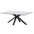 Designový industriální konferenční stolek Ceramia Blanca s obdélníkovou keramickou deskou v bílé barvě s elegantním šedým mramorováním s černou podstavou z kovu s překříženýma nohama