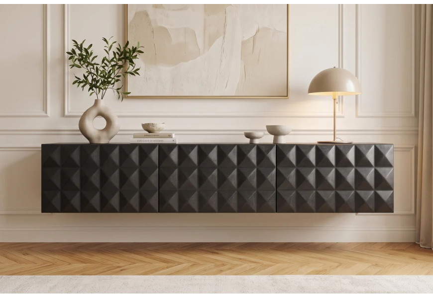 Moderní designový obdélníkový černý třídveřový závěsný televizní stolek Vinan s úložným prostorem s vyřezávaným zdobením v geometrickém diamantovém vzoru z masivního mangového dřeva