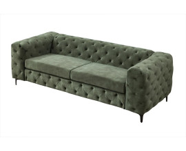 Designov&aacute; chesterfield trojsedačka Modern Barock s mohutnou siluetou s hlubok&yacute;m bodov&yacute;m pro&scaron;&iacute;v&aacute;n&iacute;m a diamantov&yacute;m vzorem s hladk&yacute;mi sedac&iacute;mi pol&scaron;t&aacute;ři se sametov&yacute;m potahem v zelen&eacute; barvě s čern&yacute;mi &scaron;t&iacute;hl&yacute;mi nožičkami