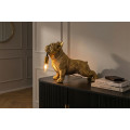 Designov&aacute; glamour stoln&iacute; lampa Tierra Glam se sochou buldoka drž&iacute;c&iacute;ho ž&aacute;rovku ve zlat&eacute; barvě 35 cm