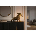 Designov&aacute; glamour stoln&iacute; lampa Tierra Glam se sochou buldoka drž&iacute;c&iacute;ho ž&aacute;rovku ve zlat&eacute; barvě 35 cm