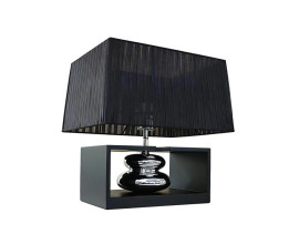 Designov&aacute; glamour obd&eacute;ln&iacute;kov&aacute; stoln&iacute; lampa Galla se st&iacute;n&iacute;tkem z organzy s proužkovan&yacute;m vzorem v čern&eacute; barvě s designovou profilovanou nohou v leskl&eacute;m stř&iacute;brn&eacute;m proveden&iacute; a obd&eacute;ln&iacute;kov&eacute;m čern&eacute;m dřevěn&eacute;m r&aacute;mu