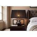 Art deco stoln&iacute; lampa Galla s polohovateln&yacute;m organzov&yacute;m st&iacute;n&iacute;tkem a designovou nohou v čern&eacute; a stř&iacute;brn&eacute; barvě 35 cm