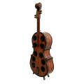 Designová vintage vinotéka Braley z masivního dřeva v tmavě hnědé barvě s černými patinovanými detaily ve tvaru stojícího violoncella s deseti okruhovými otvory pro uskladnění vínových lahví