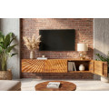 Masivn&iacute; designov&yacute; n&aacute;stěnn&yacute; TV stolek Cumbria se třemi dv&iacute;řky s reli&eacute;fn&iacute;m zdoben&iacute;m v př&iacute;rodn&iacute; hněd&eacute; barvě 160 cm