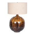 Luxusní vintage stolní lampa Pamela s kulatou nohou z kovu s vertikálním drážkováním a horizontálním reliéfním pásem s 3D kulatými prvky v hnědé barvě s gradovaným efektem a smaltovanou povrchovou úpravou s vysokým leskem s válcovitým stínítkem ze lnu v béžové barvě