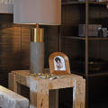 Luxusn&iacute; glamour stoln&iacute; lampa Faux Shagreen s potahem se strukturou žraloč&iacute; kůže v &scaron;edob&eacute;žov&eacute; barvě se zlat&yacute;m akcentem 73 cm