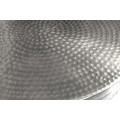 Designov&aacute; orient&aacute;ln&iacute; m&iacute;sa Hammerblow s v&iacute;kem z kovu s vyb&iacute;jen&yacute;m zdoben&iacute;m ve stř&iacute;brn&eacute; barvě 38 cm