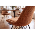 Designov&aacute; retro hněd&aacute; j&iacute;deln&iacute; židle Scandinavia s čalouněn&iacute;m s žinylkov&yacute;m potahem a černou kovovou podstavou 50 cm