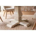 Designov&yacute; venkovsk&yacute; kulat&yacute; j&iacute;deln&iacute; stůl Basil s b&iacute;lou vyřez&aacute;vanou nohou a hnědou deskou s parketov&yacute;m vzorem 140 cm