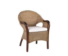 Vintage ratanové křeslo New Cobra Rattan s hustým výpletem v přírodní světlé hnědé barvě s tmavším rámem z mahagonu 60 cm