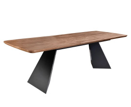 Designov&yacute; industri&aacute;ln&iacute; j&iacute;deln&iacute; stůl Waldo s obd&eacute;ln&iacute;kovou vrchn&iacute; deskou s rozkl&aacute;dac&iacute; funkc&iacute; se zaoblen&yacute;mi rohy s pravou ořechovou d&yacute;hou v př&iacute;rodn&iacute; hněd&eacute; barvě se dvěma &scaron;ikm&yacute;mi nohami troj&uacute;heln&iacute;kov&eacute;ho tvaru z kovu v čern&eacute; barvě