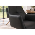 Luxusn&iacute; modern&iacute; čern&aacute; otočn&aacute; j&iacute;deln&iacute; židle Elton s potahem z prav&eacute; kůže a hněd&yacute;m masivn&iacute;m dubov&yacute;m nohama 62 cm