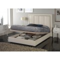 Designov&aacute; kožen&aacute; manželsk&aacute; postel Monica s elegantn&iacute;m pro&scaron;&iacute;van&yacute;m čelem as &uacute;ložn&yacute;m prostorem 150-180cm