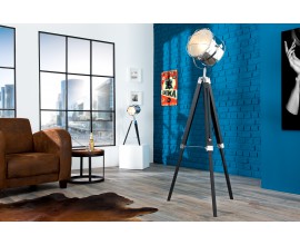 Designová moderní stojací lampa Tripod