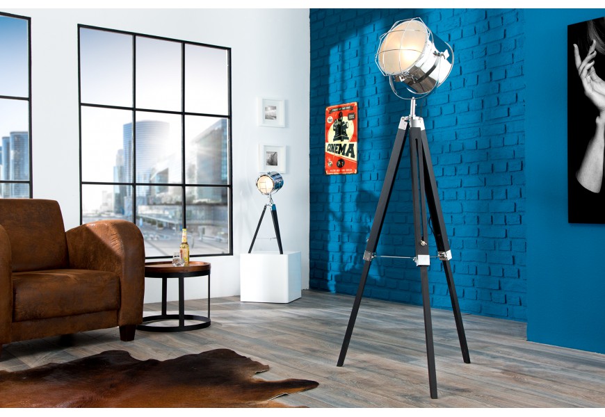 Designov&aacute; modern&iacute; stojac&iacute; lampa Tripod